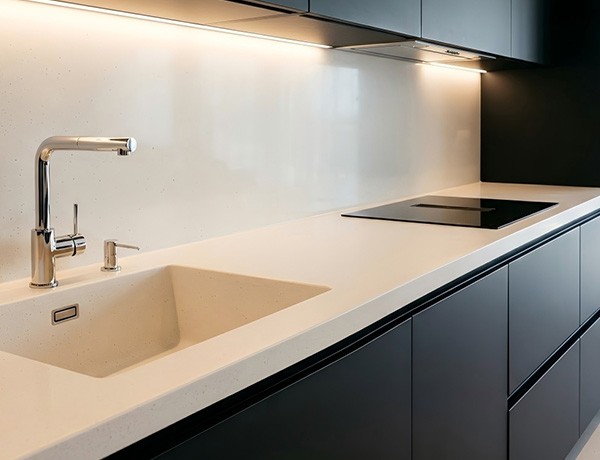 High-end private residence – warm and luxurious kitchen and bathroom space